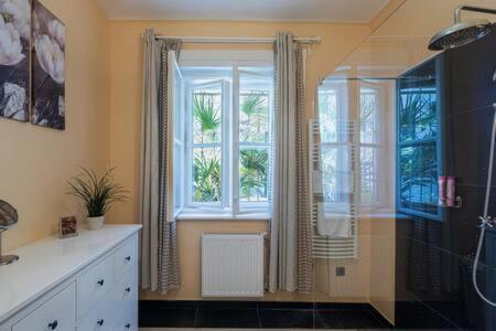 Charming Flat In The Center Apartment Budapest Ngoại thất bức ảnh